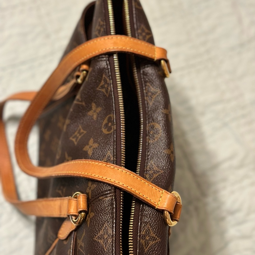 Lv Authentic - image 4